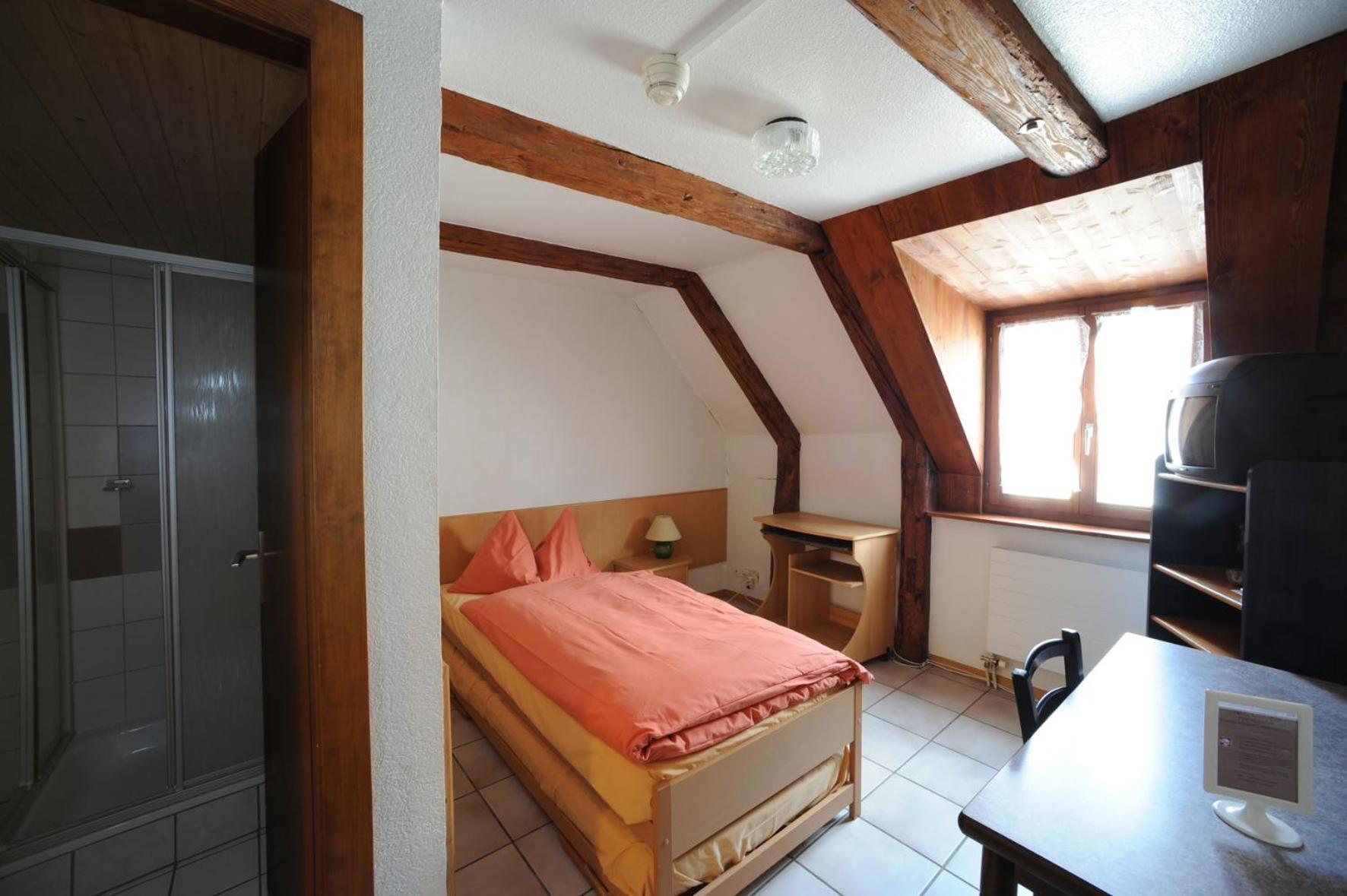 Chez Gilles Hotel Resto Bar Sa La Chaux De Fonds Екстер'єр фото