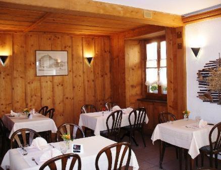 Chez Gilles Hotel Resto Bar Sa La Chaux De Fonds Екстер'єр фото