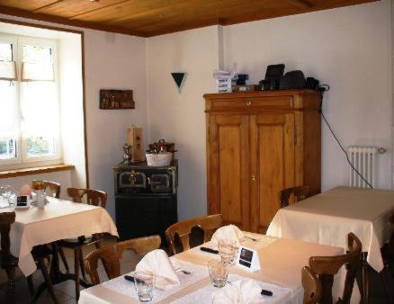 Chez Gilles Hotel Resto Bar Sa La Chaux De Fonds Екстер'єр фото